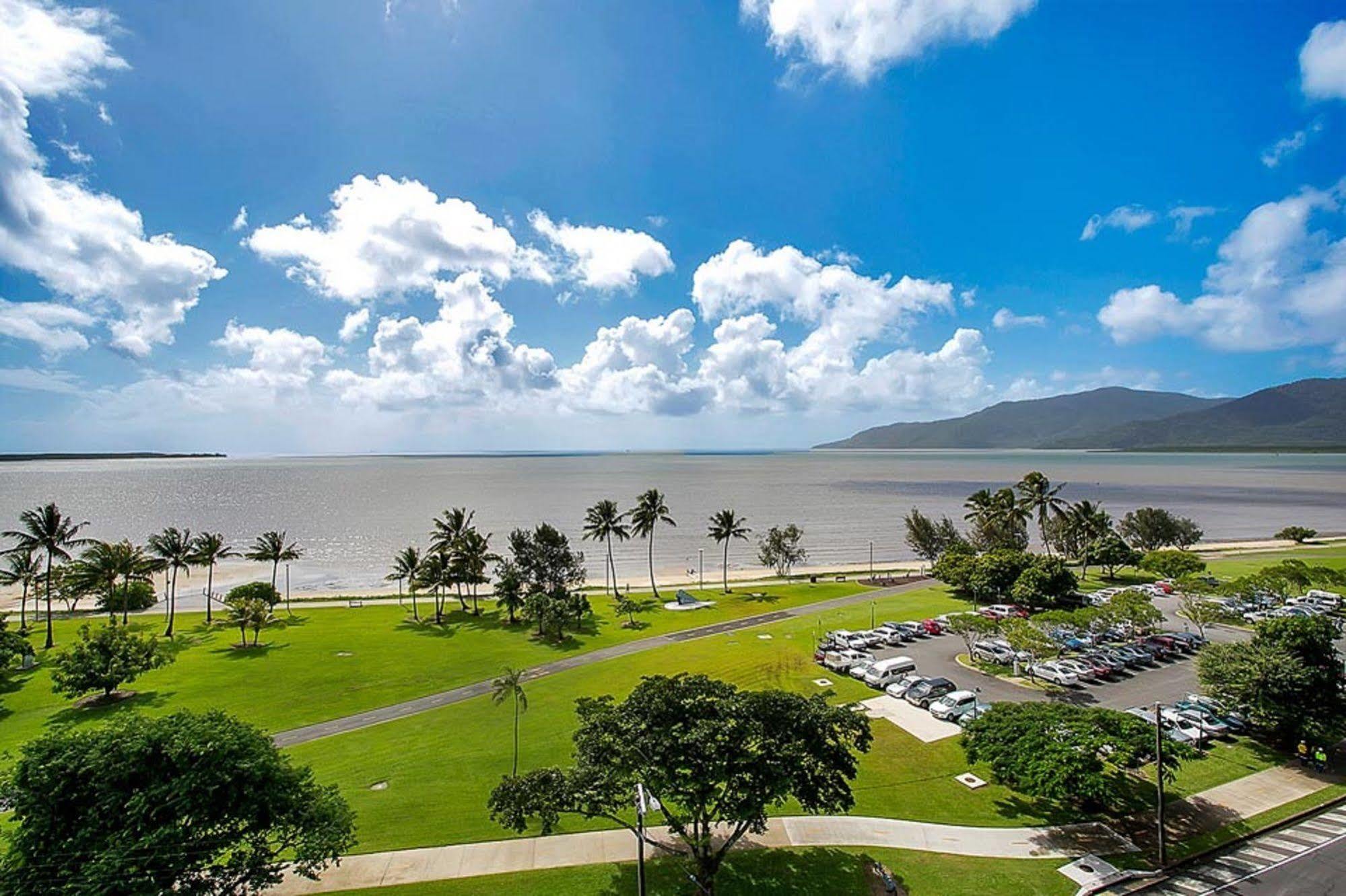 Aparthotel 181 The Esplanade 4*